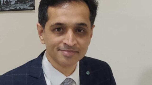 Dentist, oral and maxillofacial surgeon, tooth removal, tooth pain, Best dentist, wisdom tooth pain,